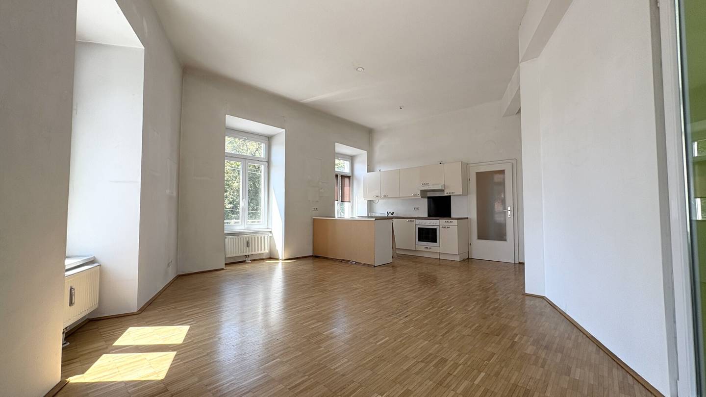 Helle 3 Zimmer Wohnung mit zwei hofseitigen Freiflächen in Graz