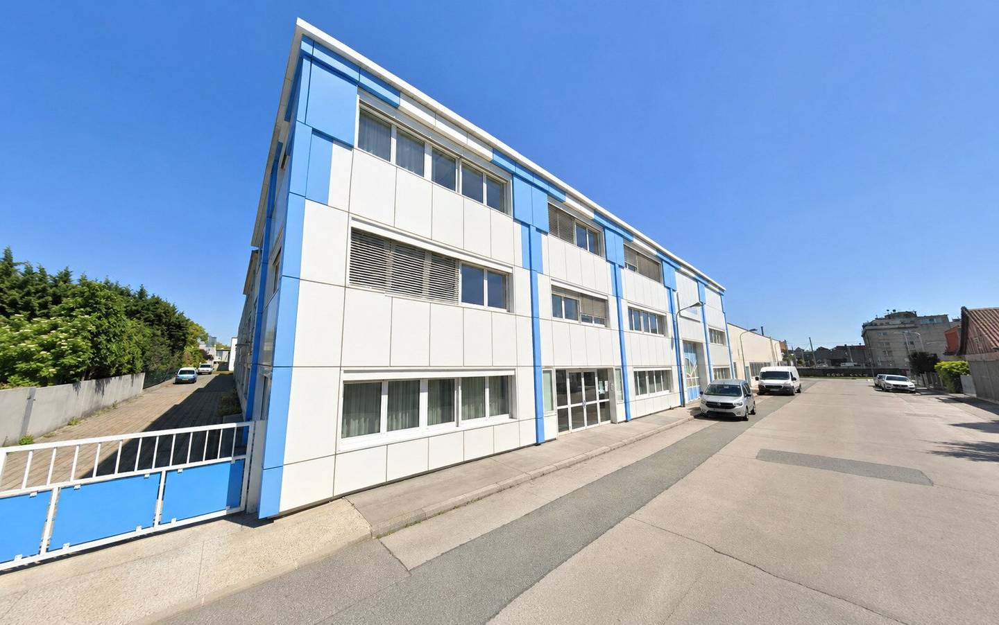 Gewerbeobjekt mit Halle Büro und Werkstatt
