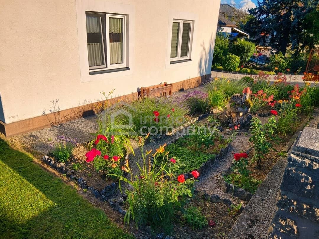 Gepflegtes Familienhaus mit Garten und Nebengebäude
