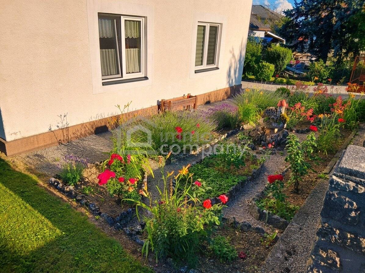 Gepflegtes Familienhaus mit Garten und Nebengebäude