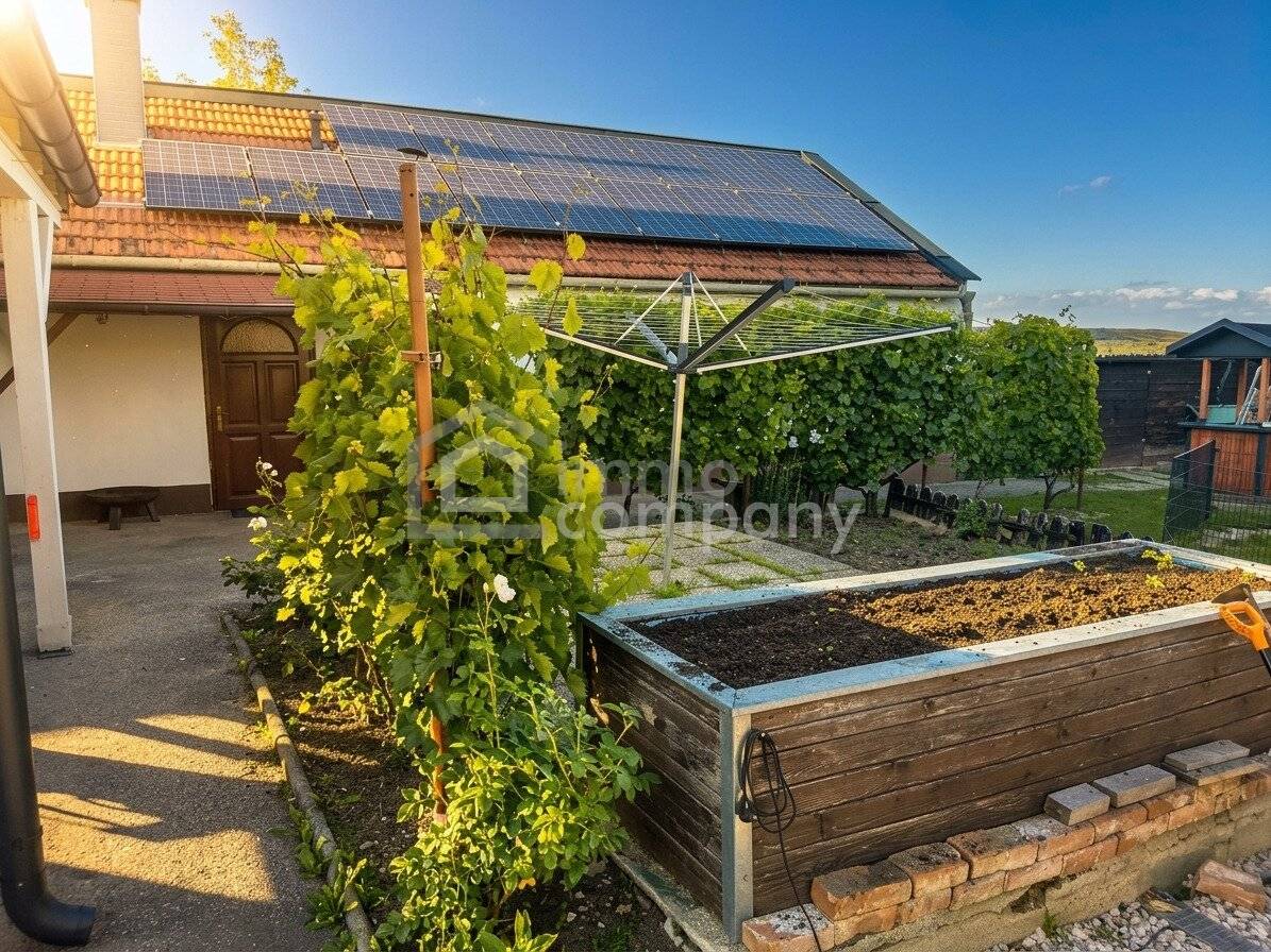 Gepflegtes Familienhaus mit Garten und Nebengebäude