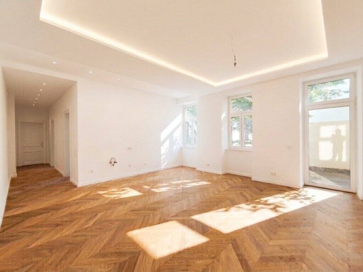 Altbauwohnung mit Balkon und Grünblick in zentraler Lage