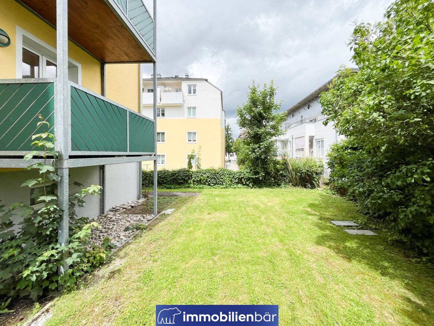 Garden apartment with balcony next to the city park