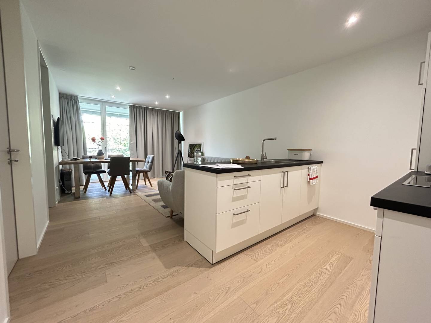 New build apartment with balcony and fitted kitchen in quiet location