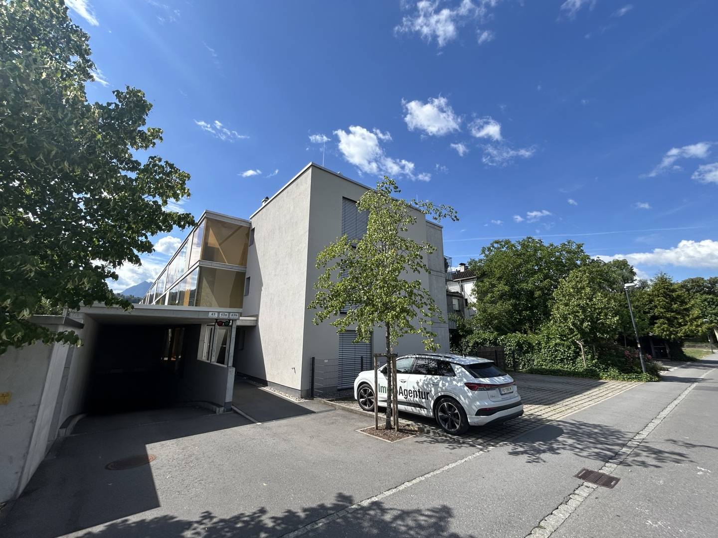 New build apartment with balcony and fitted kitchen in quiet location