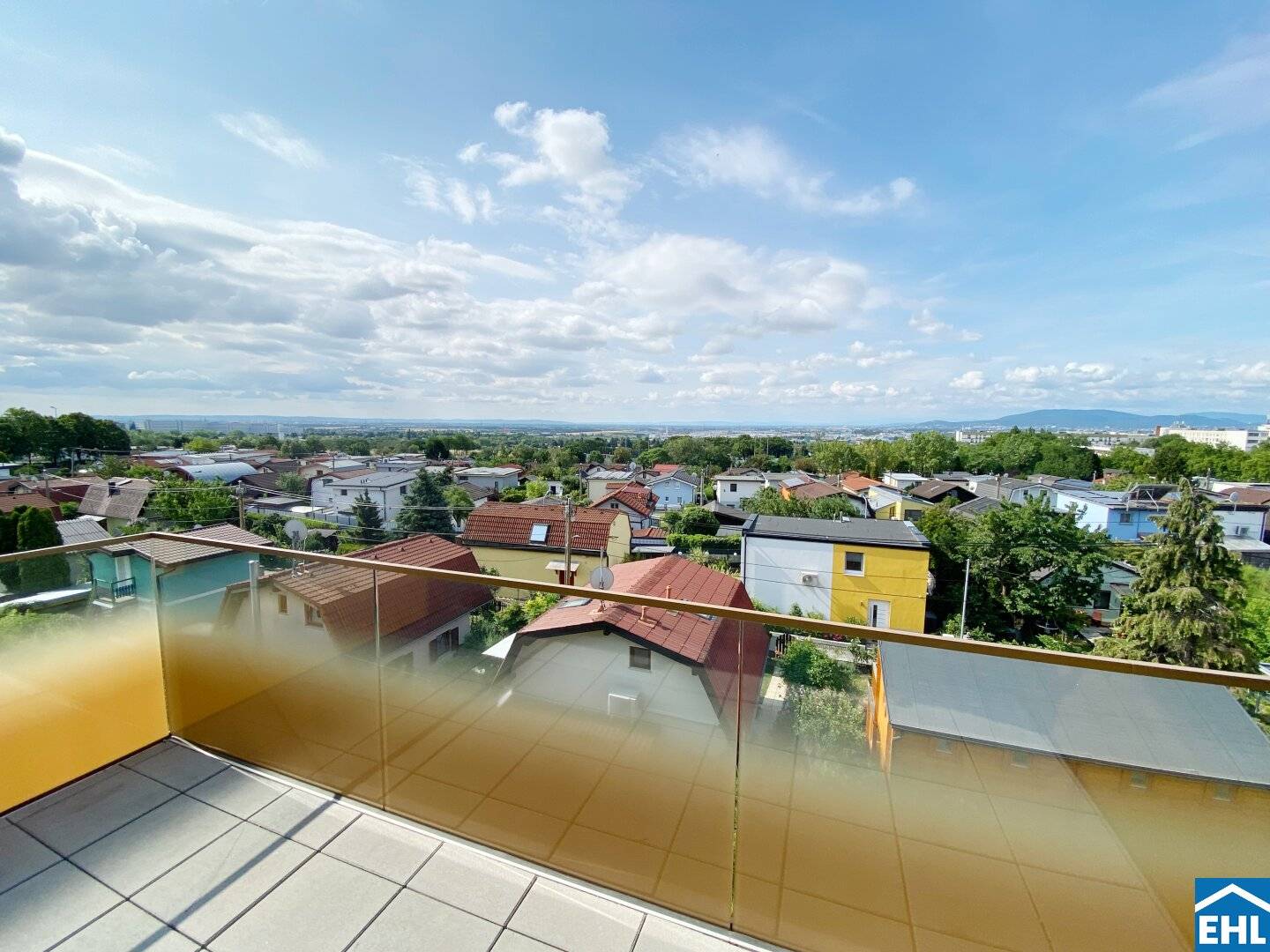 Möblierte Wohnung mit Balkon und guter Verkehrsanbindung