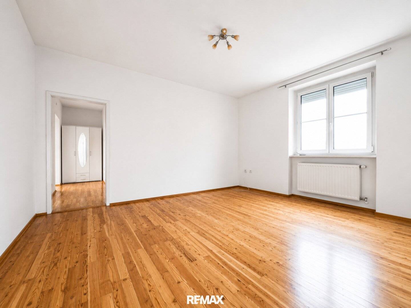 Helle Wohnung mit Abstellraum und Kellerabteil