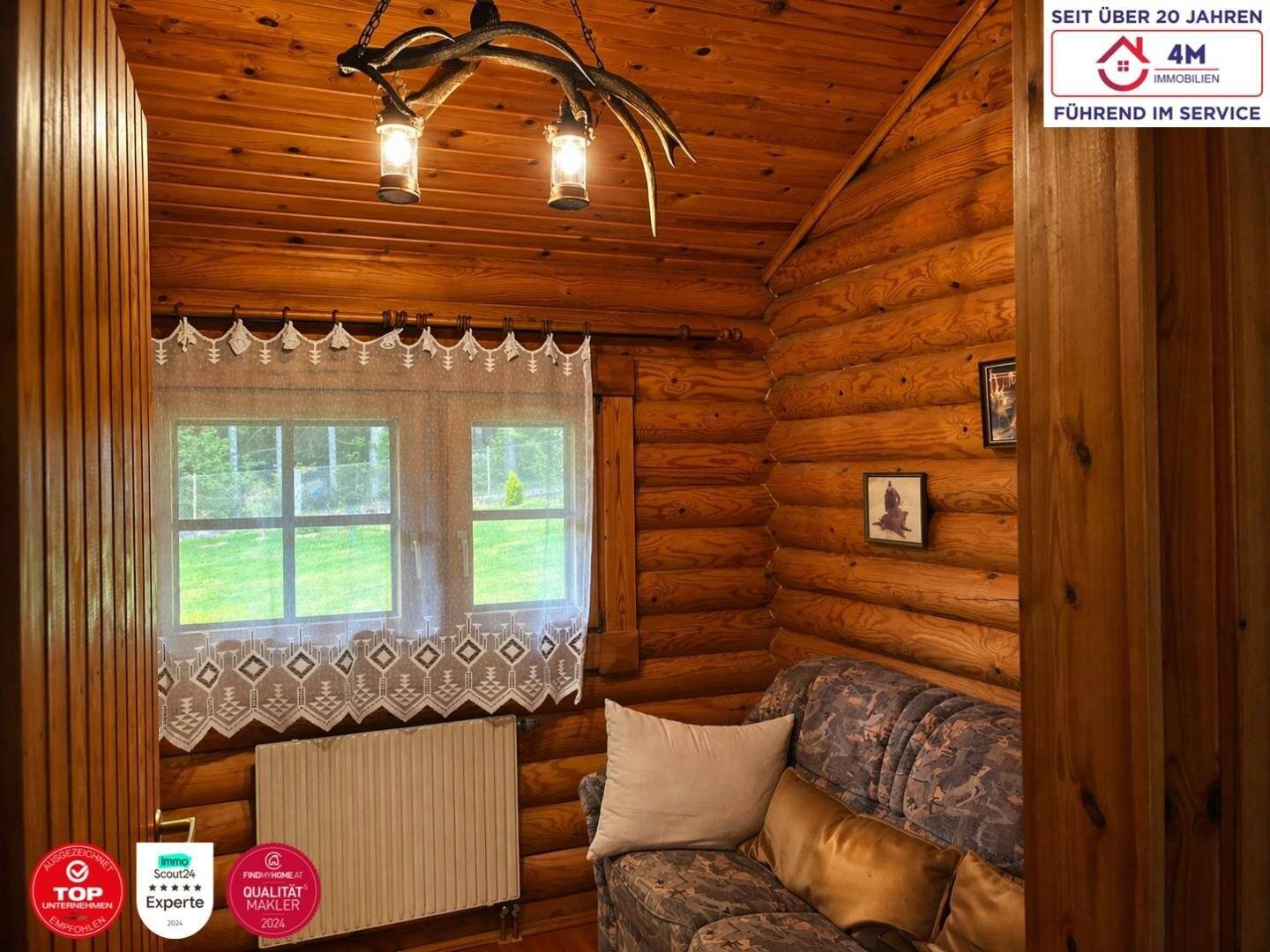 Charmantes Holzhaus mit Kamin und Loggia in Grünlage
