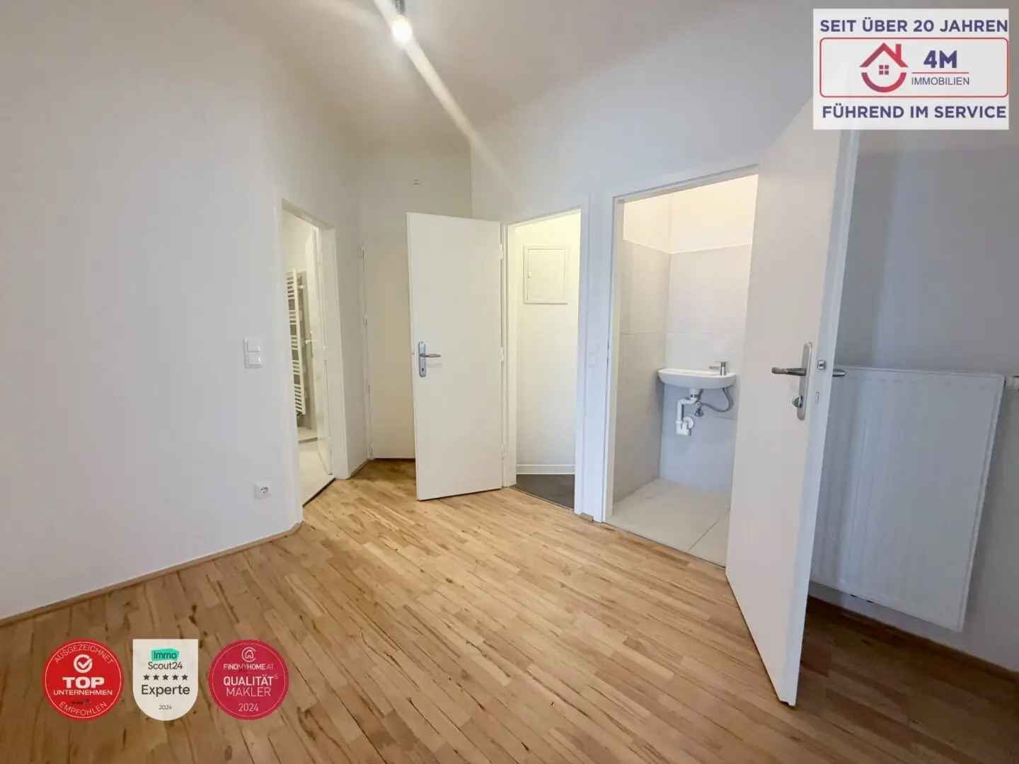 Renovated apartment with parquet in the embassy district
