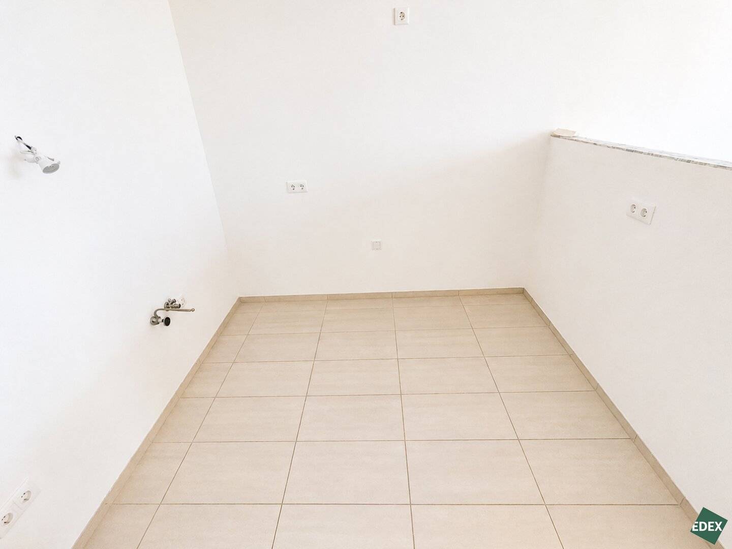 Charming condominium with veranda | Near U4 Hütteldorf &amp; Hütteldorfer Bath – 3 rooms possible
