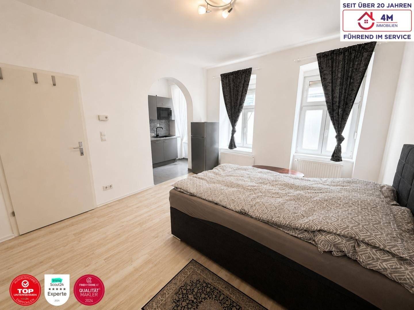 Recently Renovated Altbau Apartment with Modern Kitchen