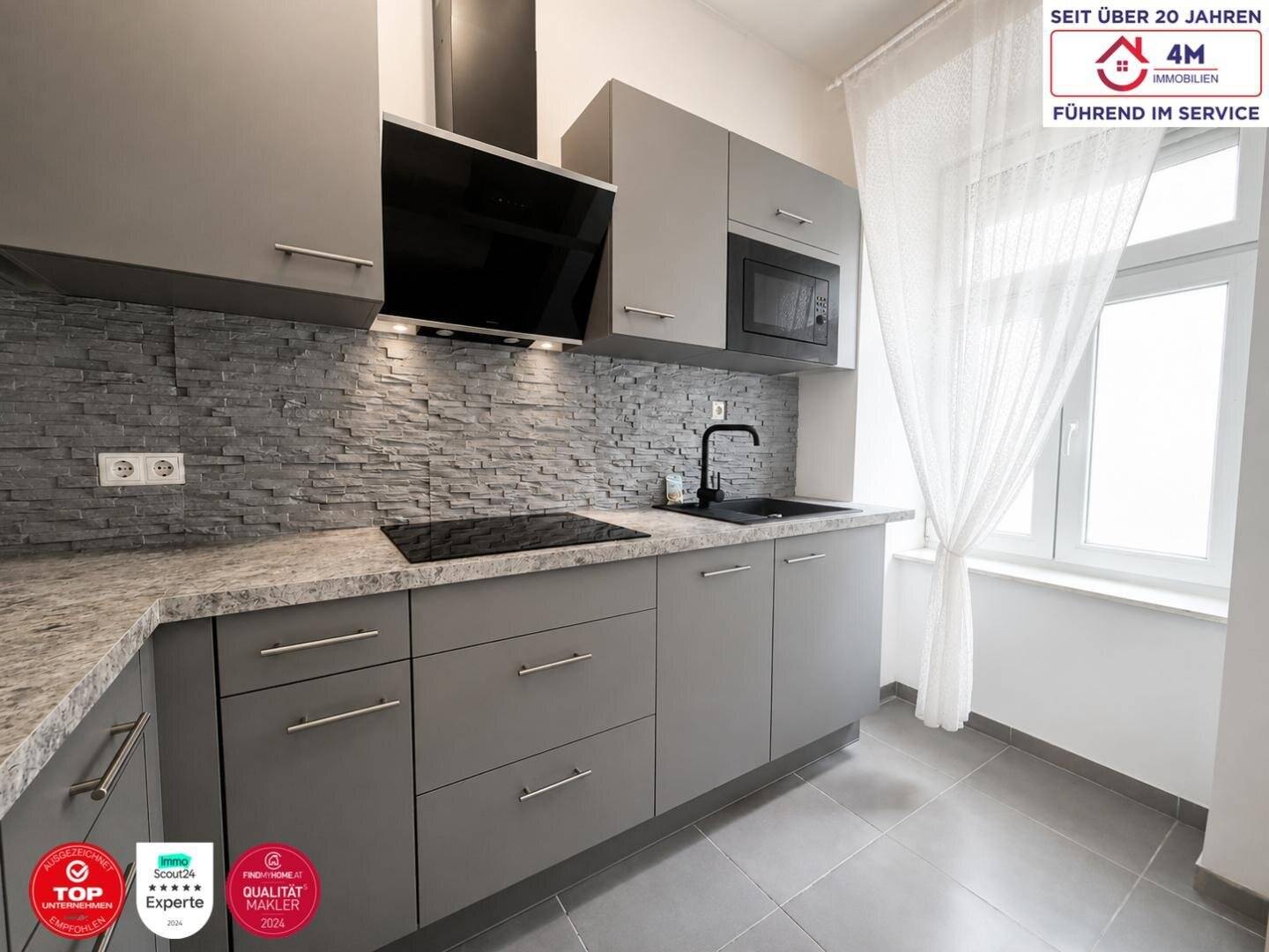 Recently Renovated Altbau Apartment with Modern Kitchen