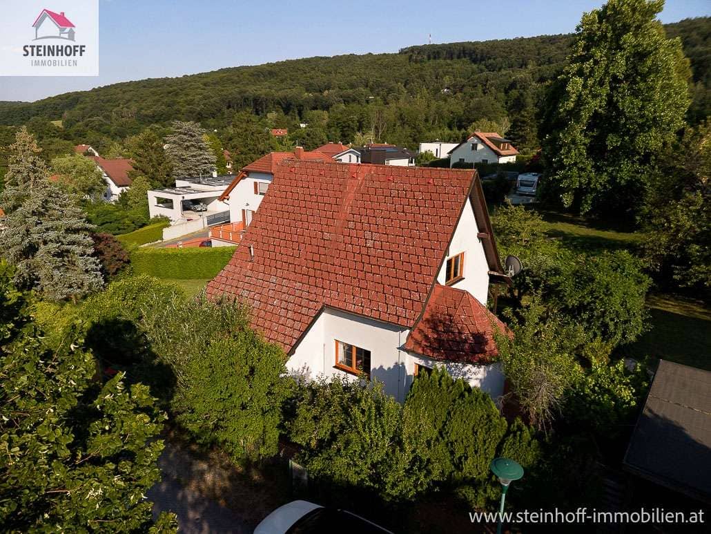 Single family home with large garden and panoramic view