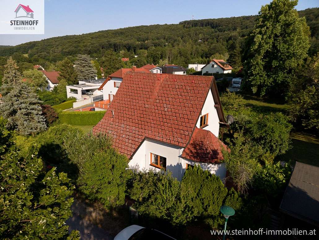Single family home with large garden and panoramic view