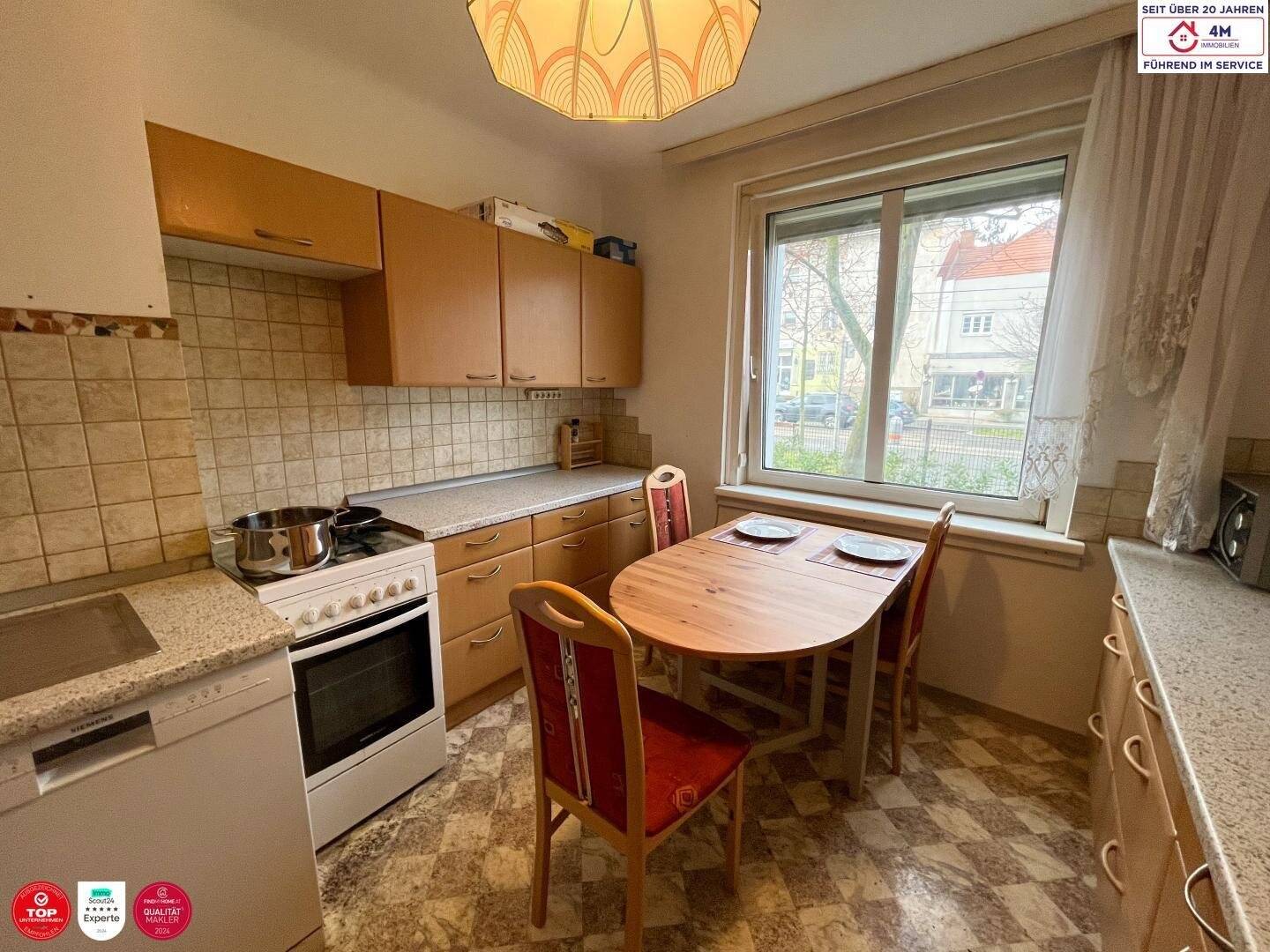 Wohnung mit Loggia und Kachelofen in Hietzing