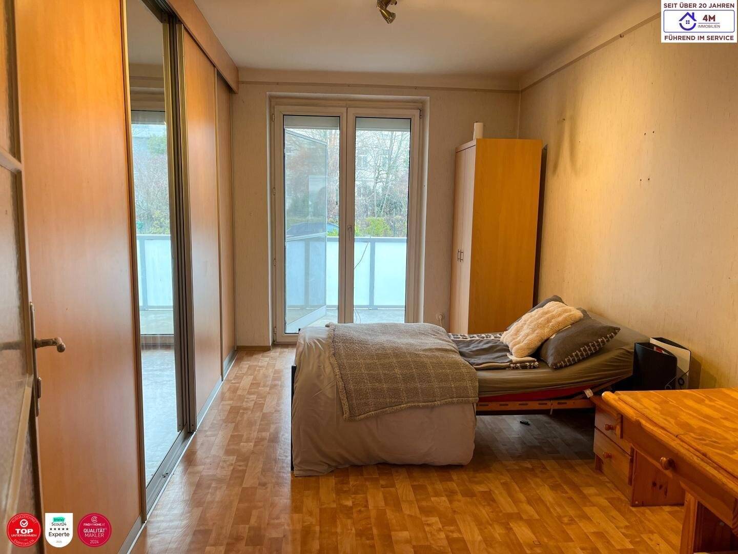 Wohnung mit Loggia und Kachelofen in Hietzing