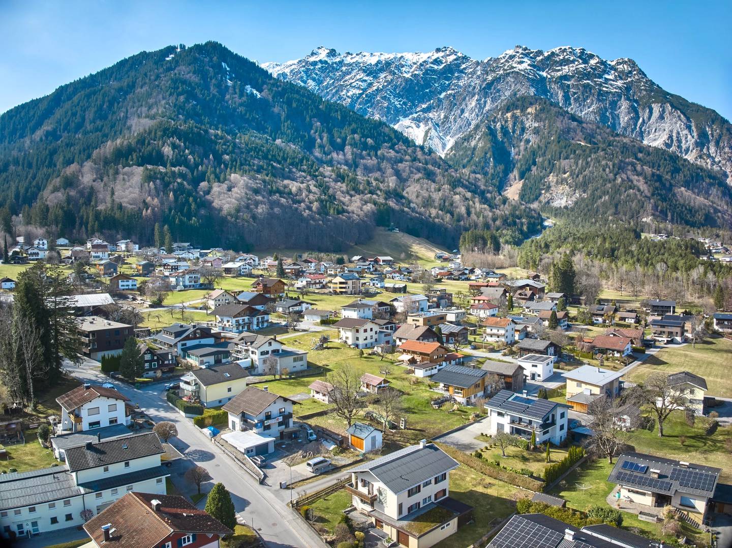 Sonniges Baugrundstück mit Bergblick in ruhiger Wohnlage