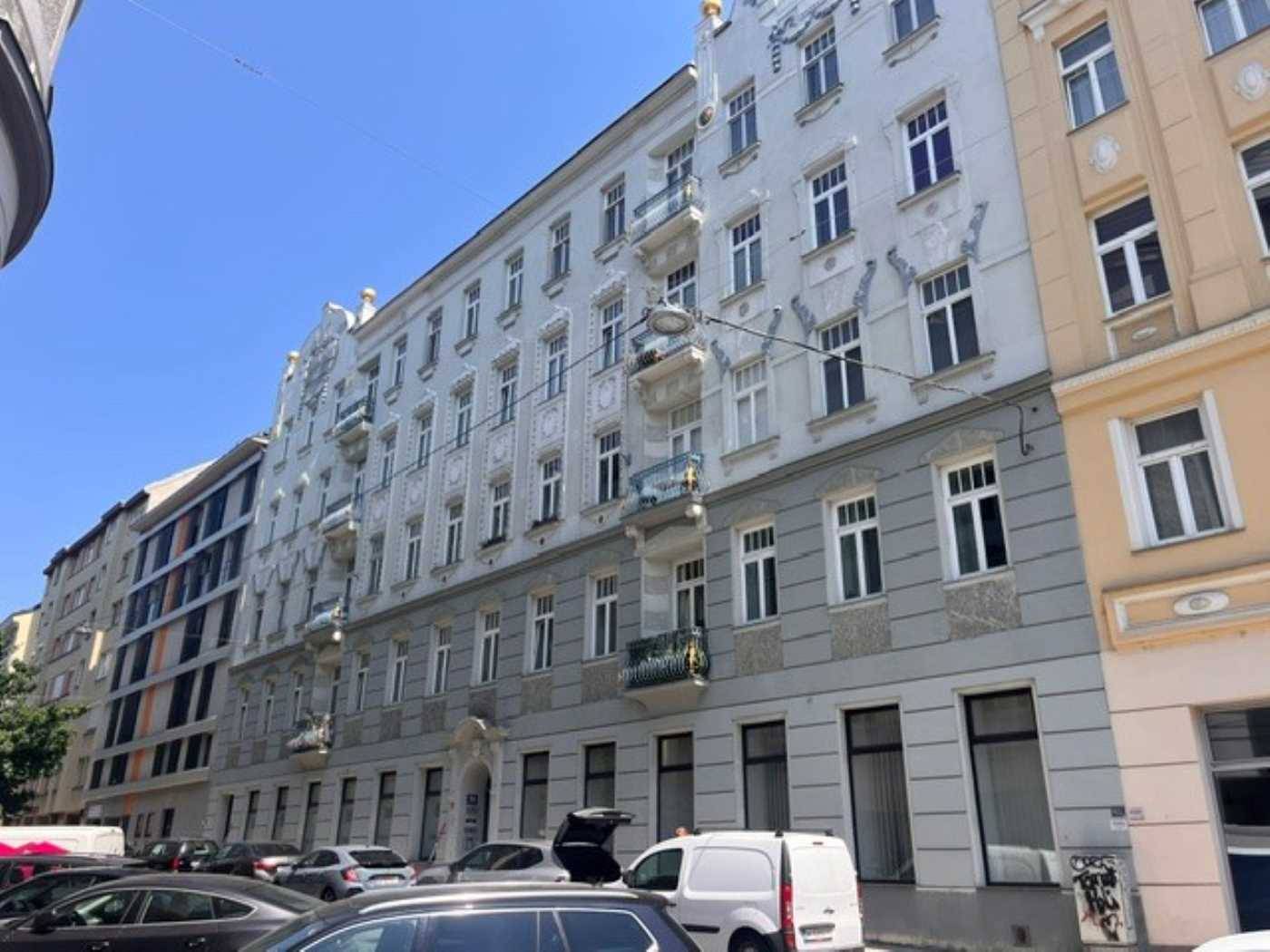 Bürofläche im Erdgeschoss mit großzügigen Glasflächen an der Landstraßer Hauptstraße