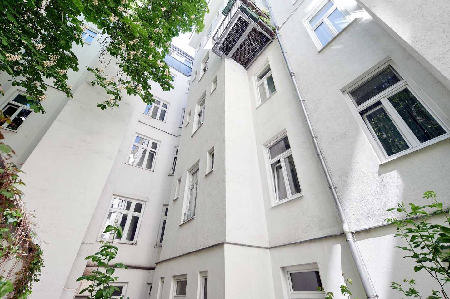 2 Room Apartment with Balcony in Renovated Gründerzeit Building