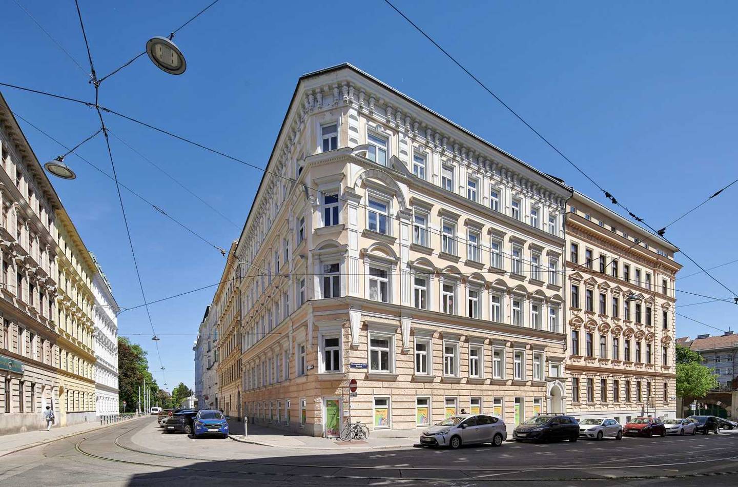 2 Room Apartment with Balcony in Renovated Gründerzeit Building