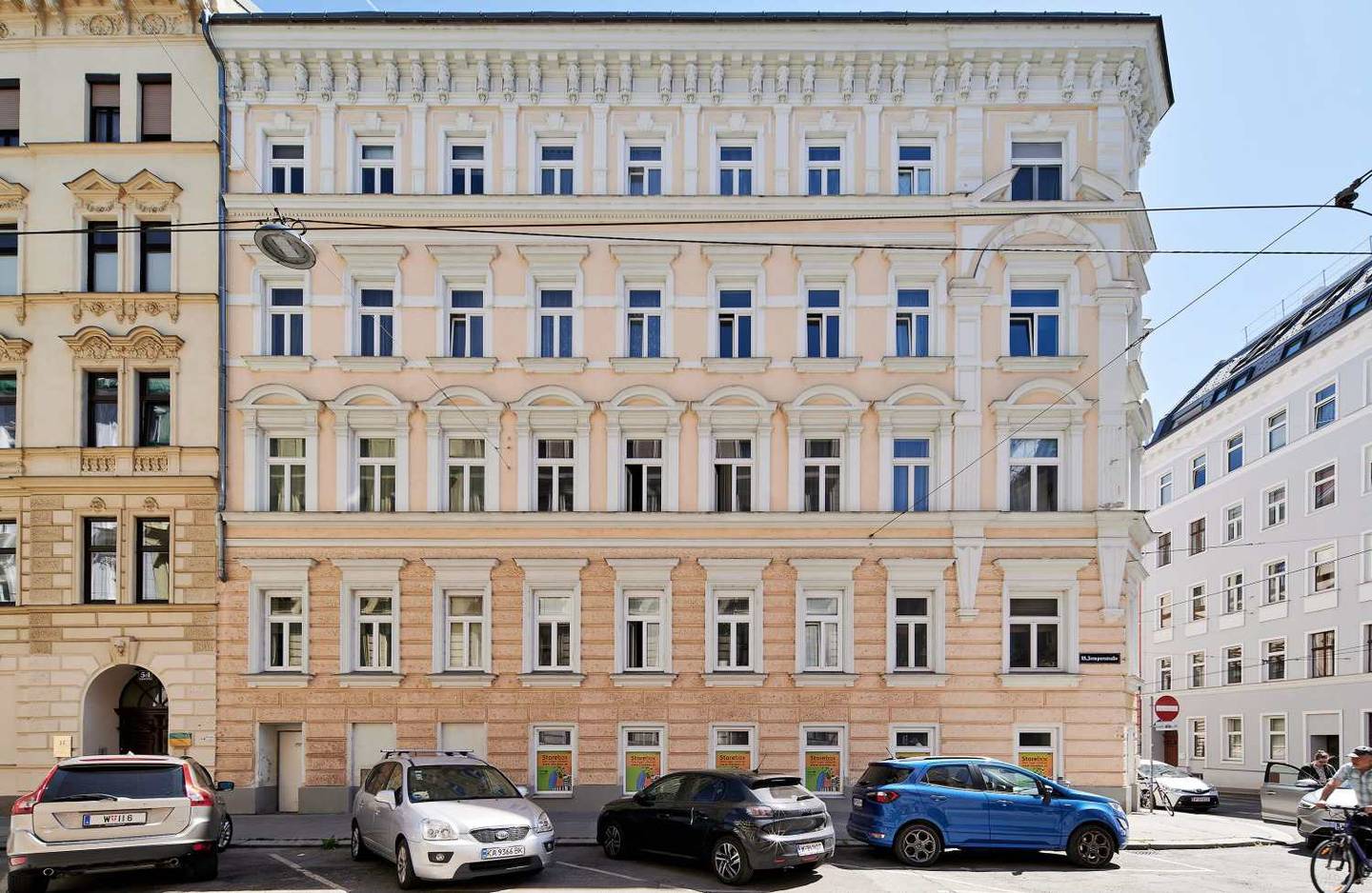 2 Room Apartment with Balcony in Renovated Gründerzeit Building