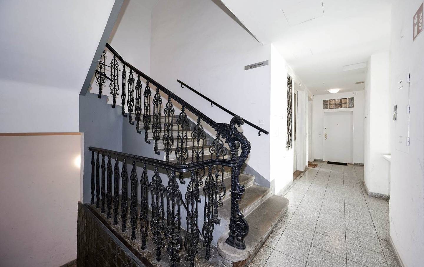 Altbau Apartment with Elevator in Quiet Location
