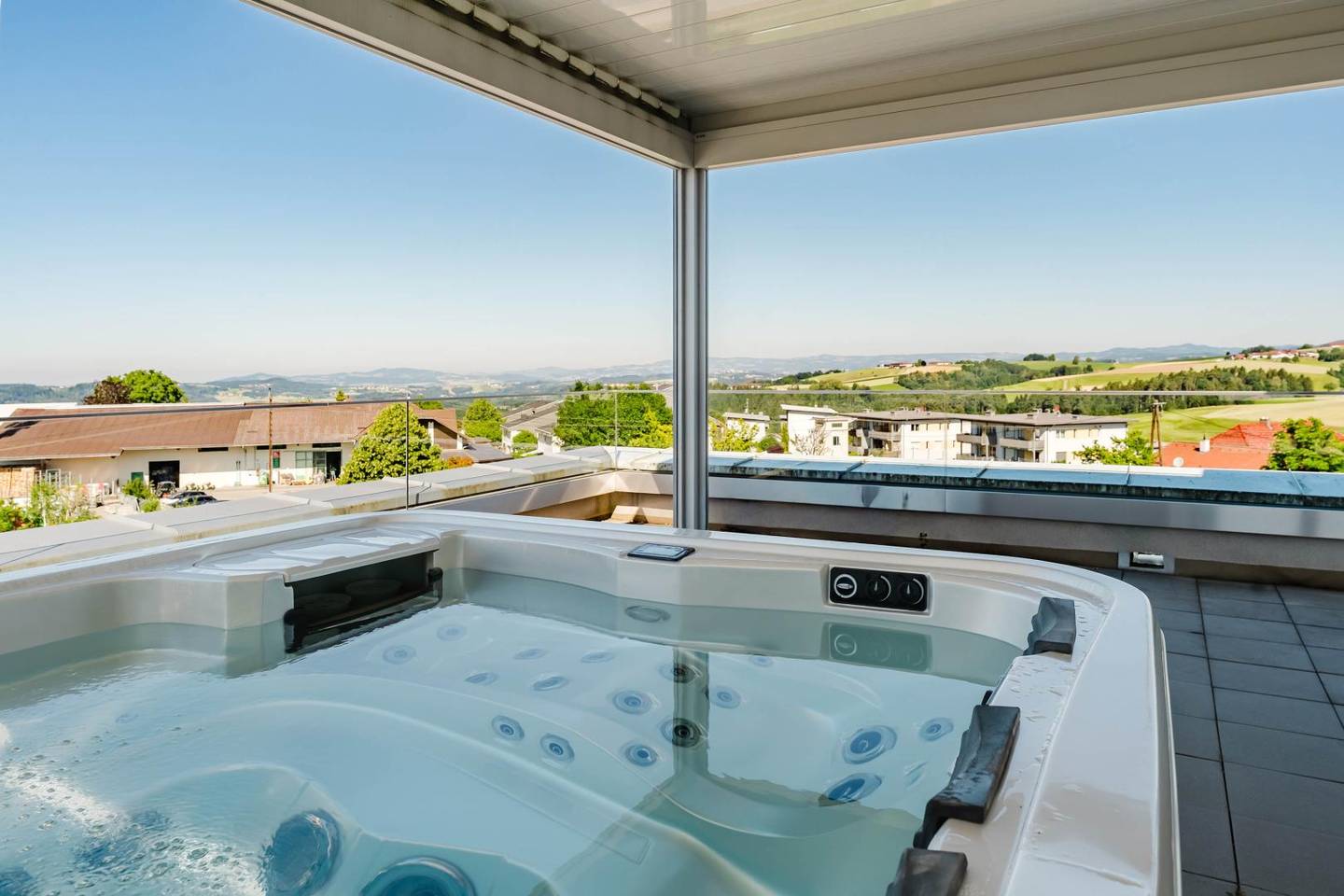 Dachterrassenwohnung mit Panoramablick und Whirlpool