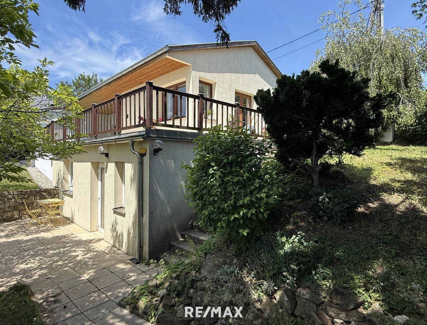 Bungalow with Pool and Separate Guest Apartment