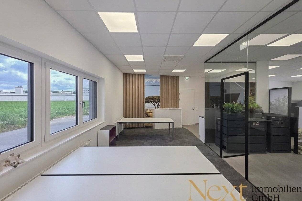 Office Space with Air Conditioning and Parking in High-Frequency Location