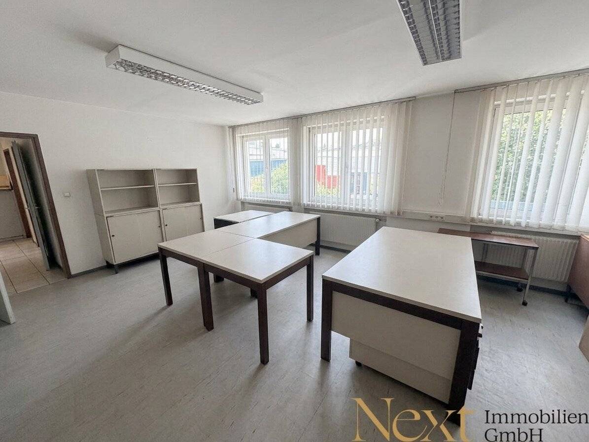 Office space with four parking spaces in a good location