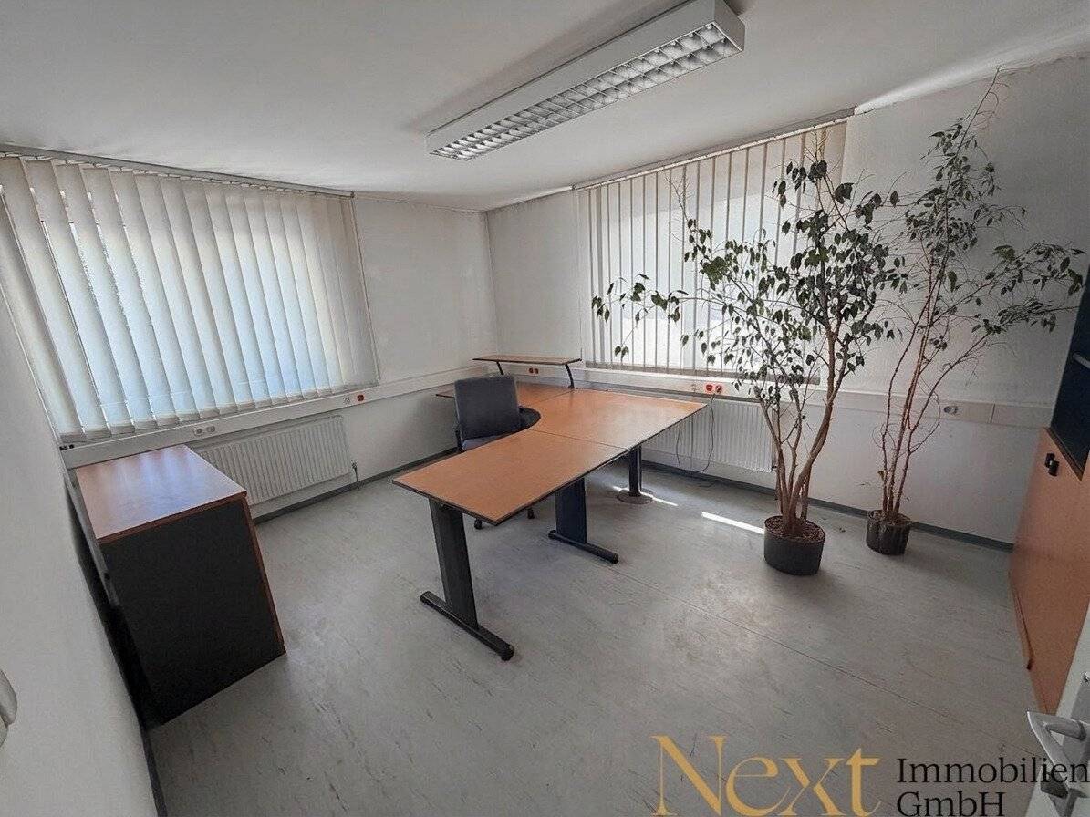 Office space with four parking spaces in a good location