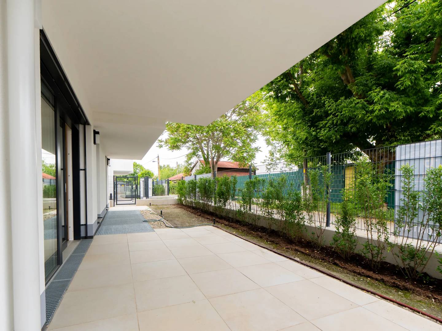 Ground floor apartment with garden and two terraces by the old Danube