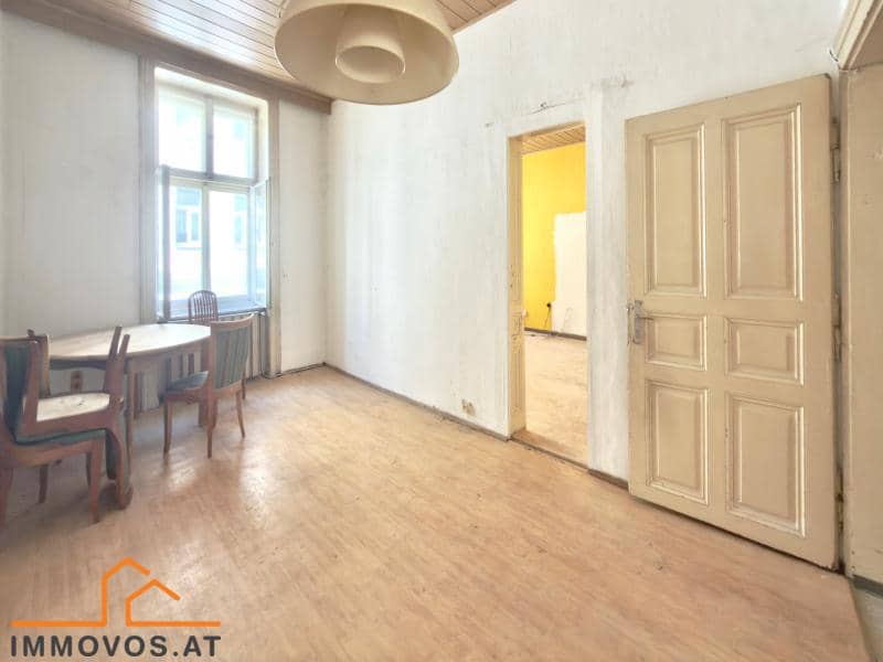 Sanierungsbedürftige Altbauwohnung mit Nord Süd Ausrichtung