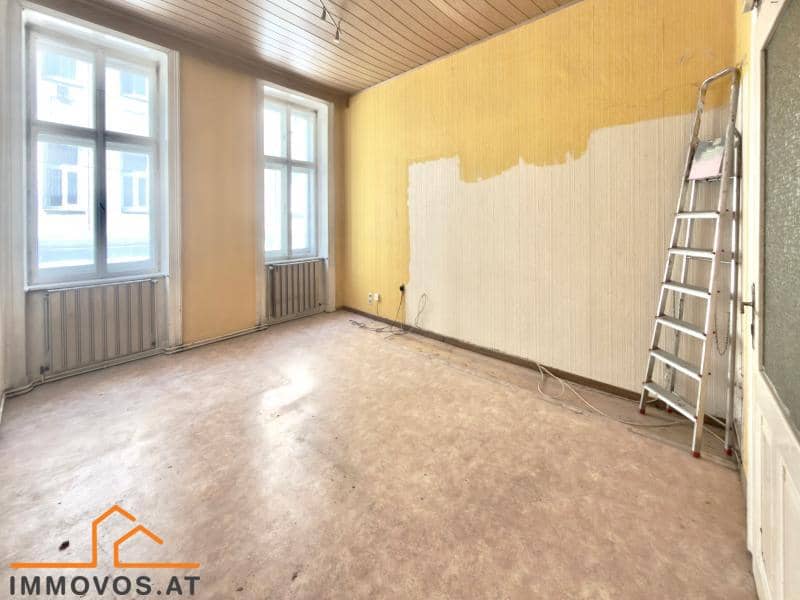 Sanierungsbedürftige Altbauwohnung mit Nord Süd Ausrichtung