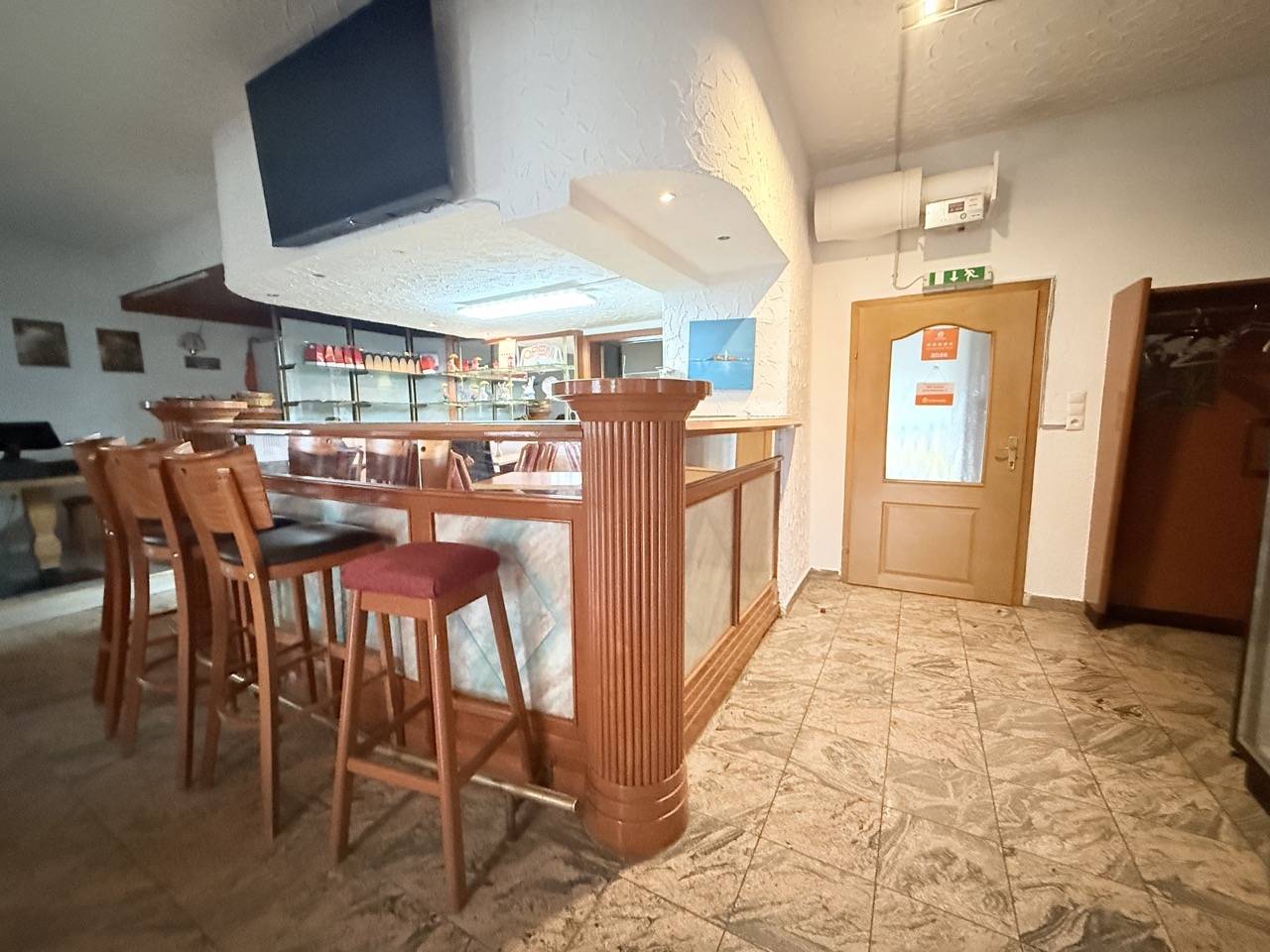 Mehrfamilienhaus mit Restaurant und Parkplatz in Bregenz