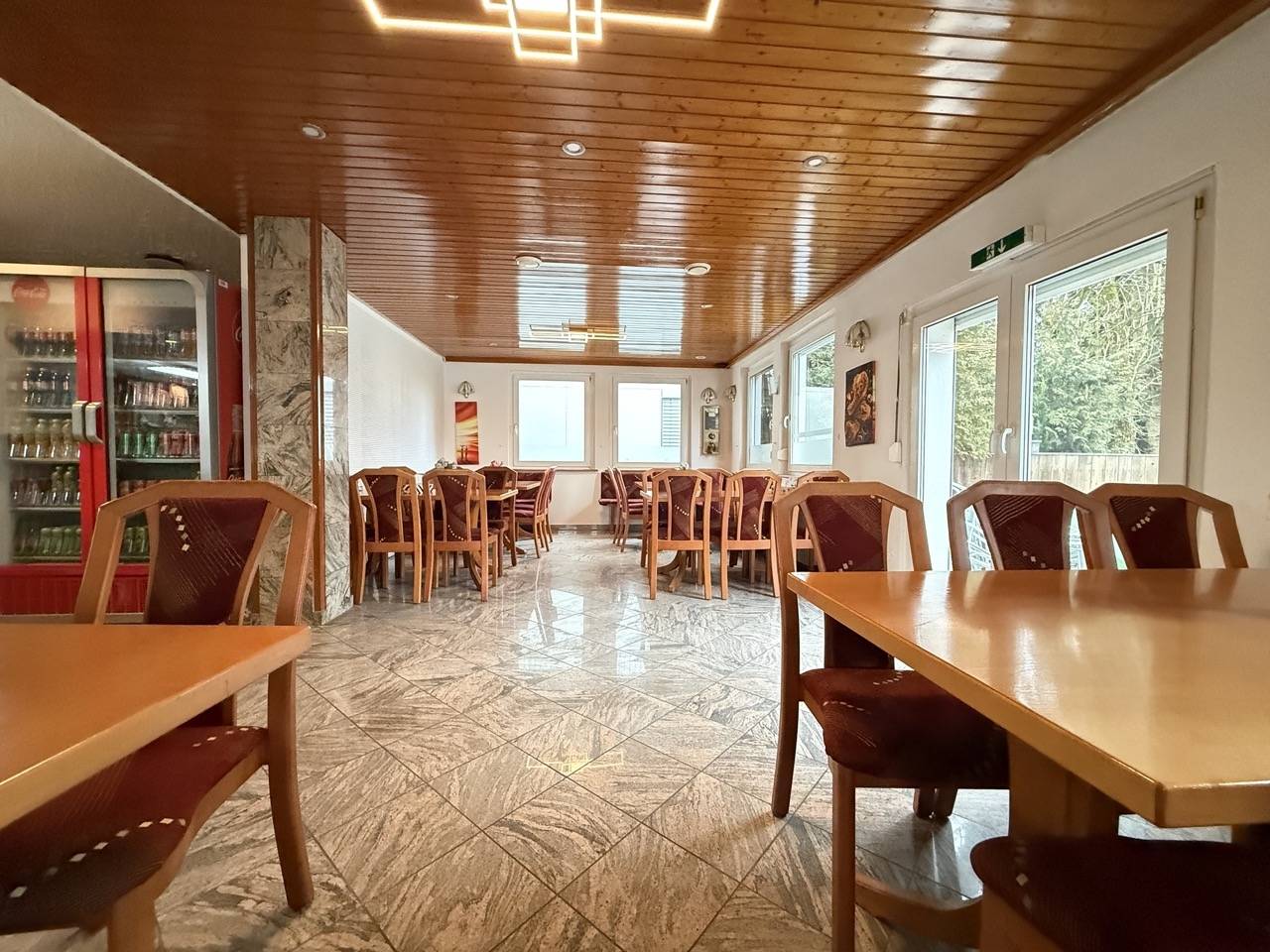 Mehrfamilienhaus mit Restaurant und Parkplatz in Bregenz