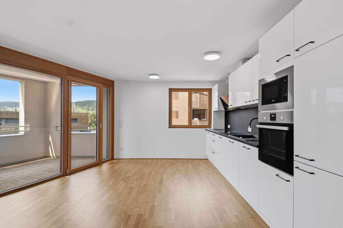 Bright 3-room apartment with loggia and mountain view