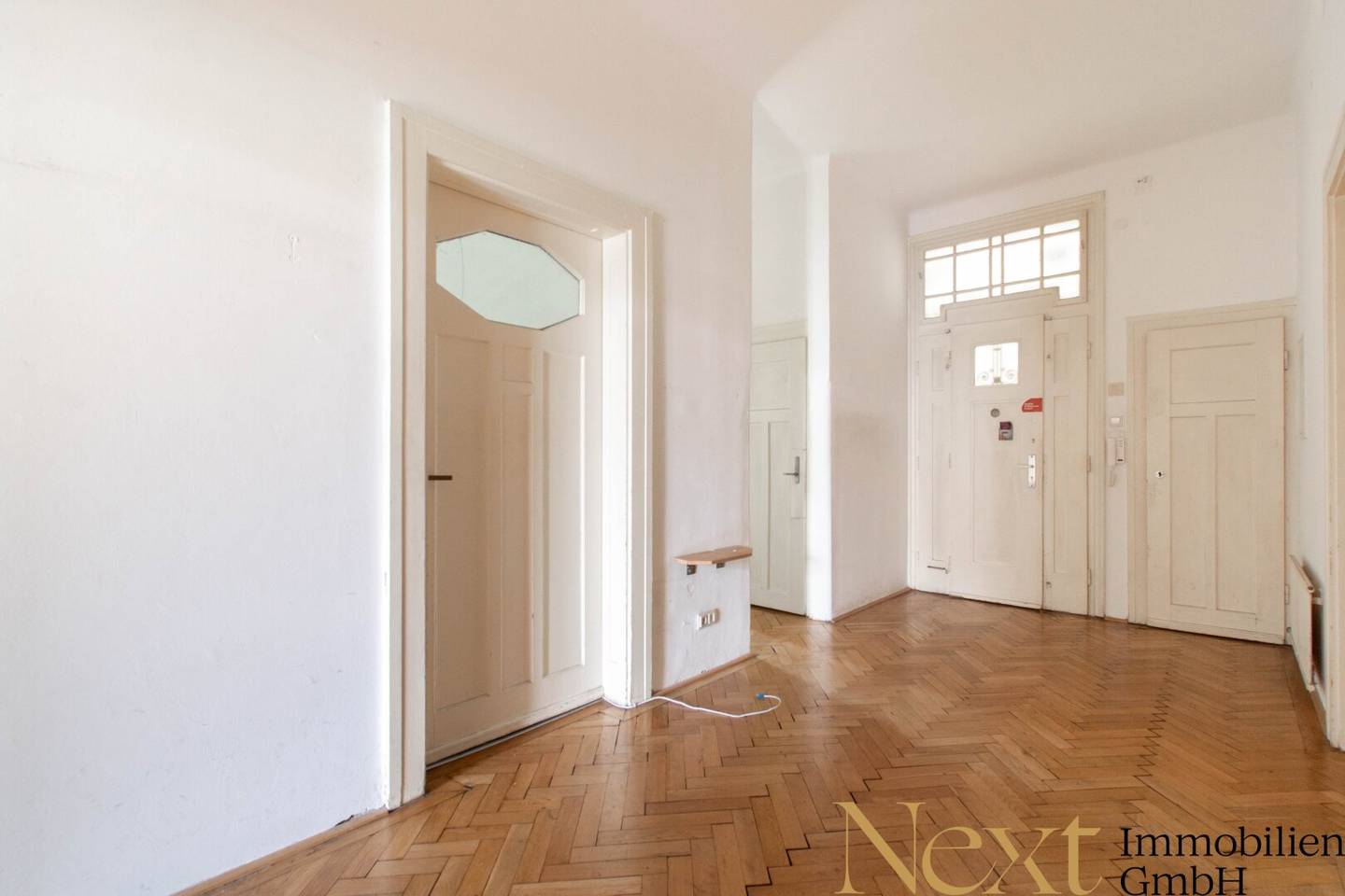 Charmant sanierungsbedürftige Altbauwohnung mit Loggia