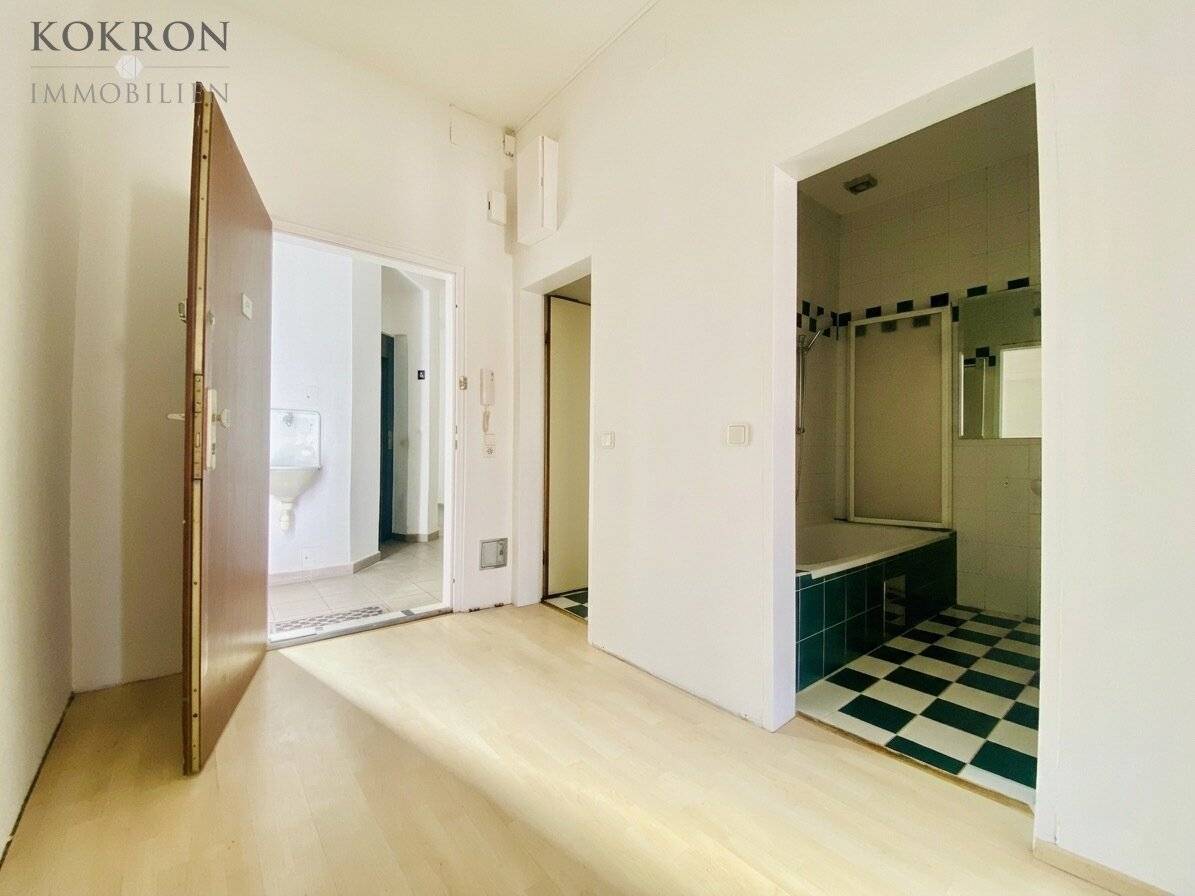 Helle Altbauwohnung mit Lift im 4. Stock