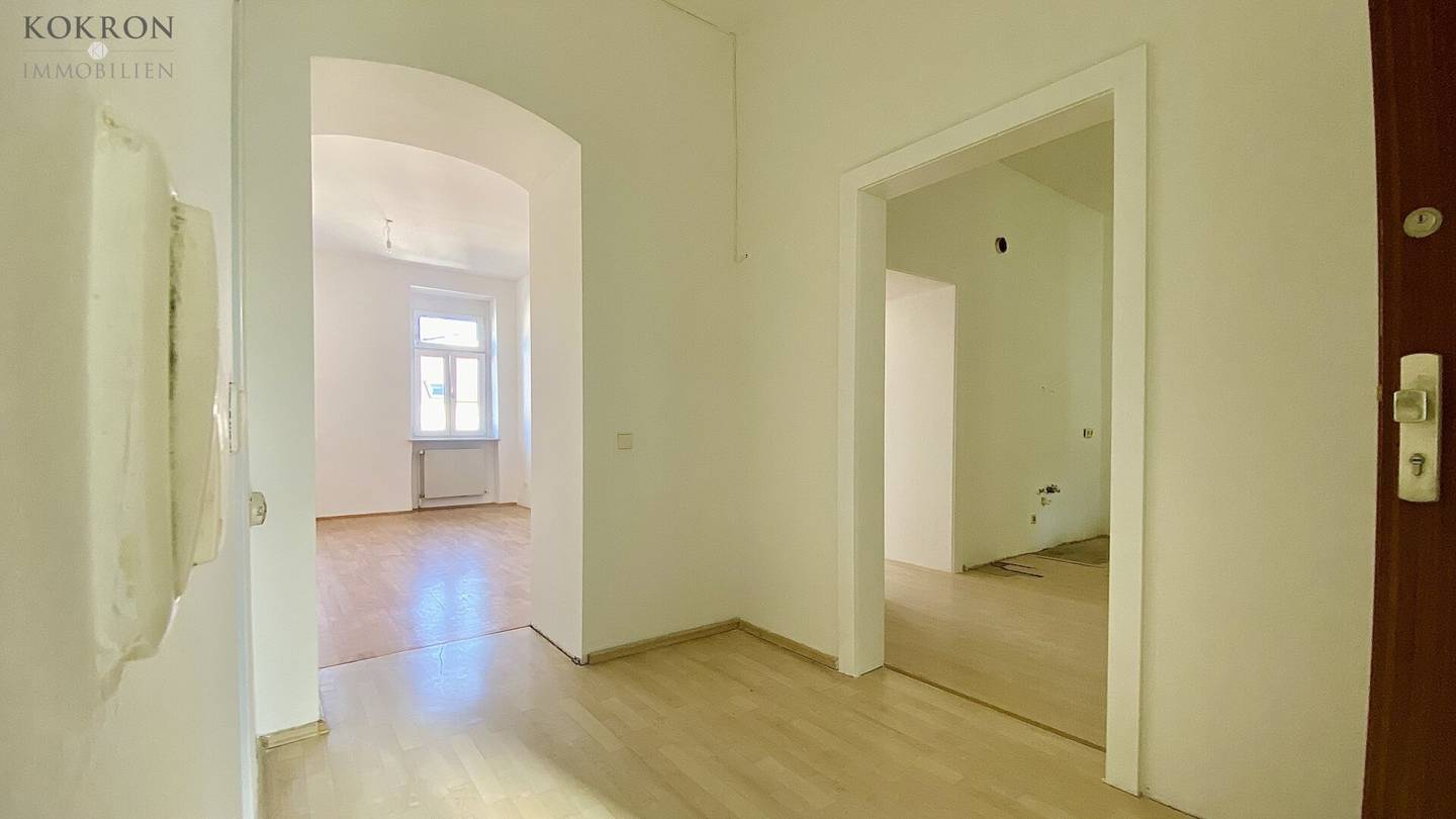 Helle Altbauwohnung mit Lift im 4. Stock