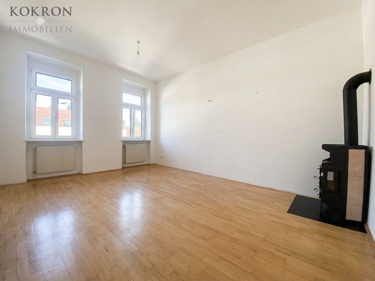 Helle Altbauwohnung mit Lift im 4. Stock