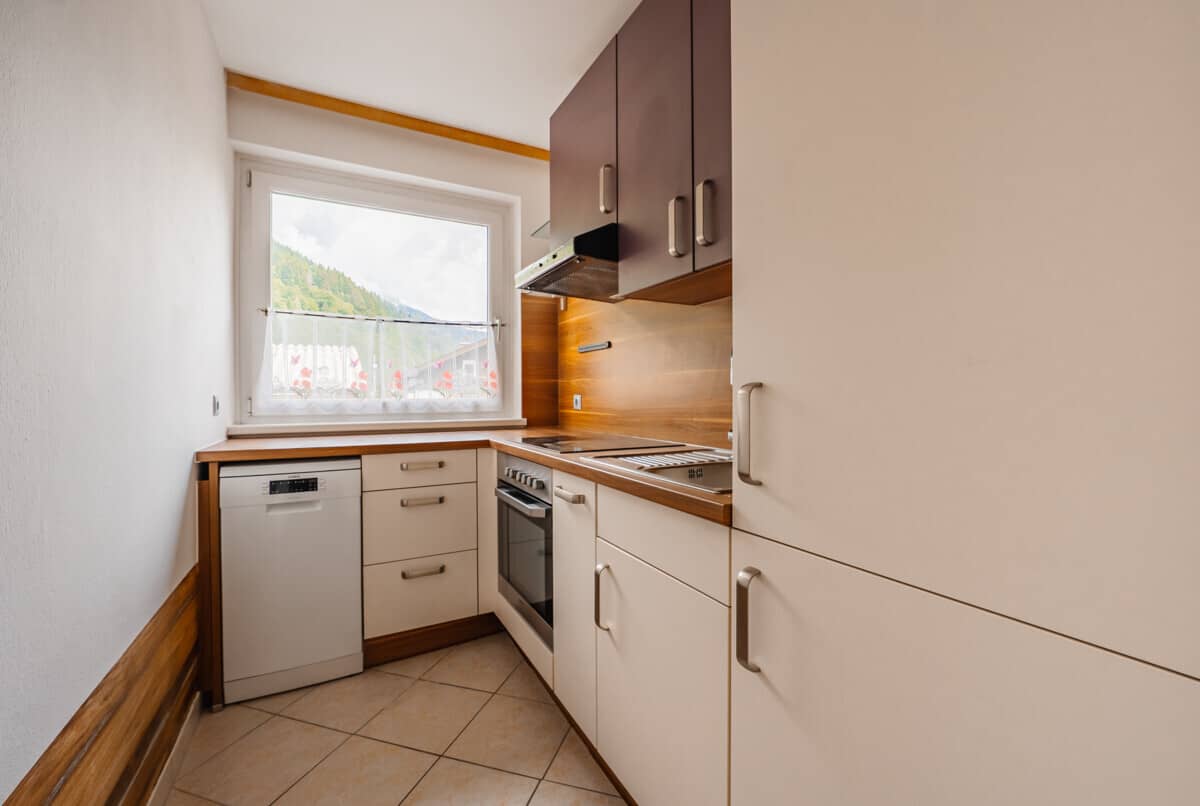 2 Bedroom Apartment with Balcony and Mountain View in Schüttdorf