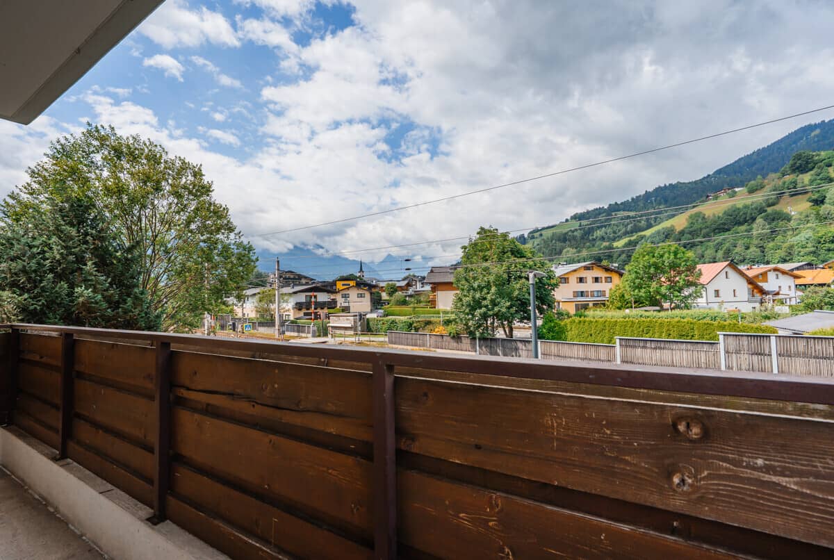 2 Bedroom Apartment with Balcony and Mountain View in Schüttdorf