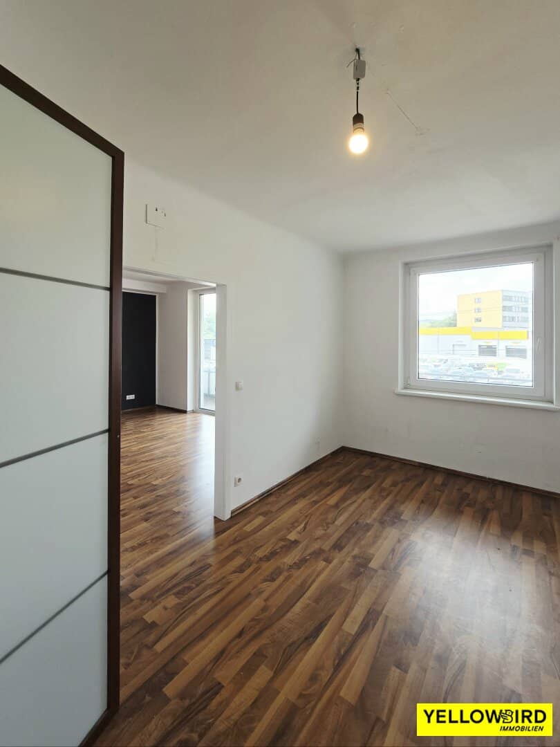 2 Zimmer Wohnung mit Loggia in gepflegter Anlage