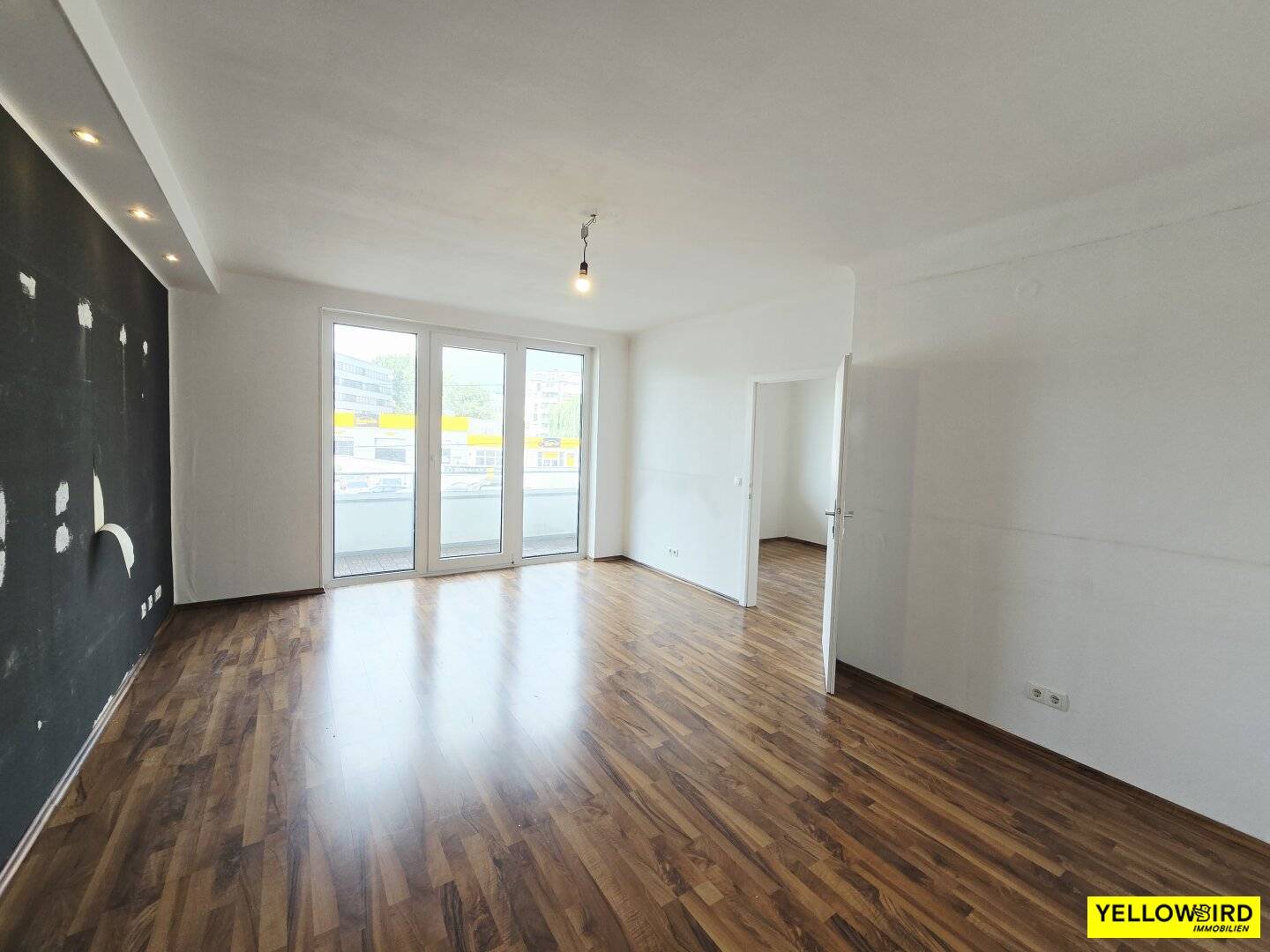 2 Zimmer Wohnung mit Loggia in gepflegter Anlage