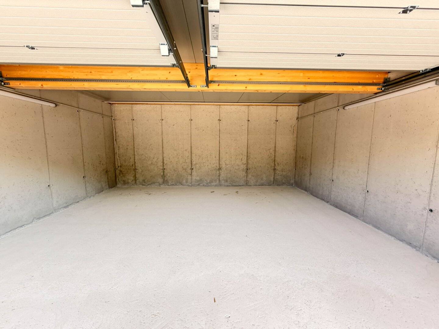 Garage in Wünschendorf mit guter Anbindung
