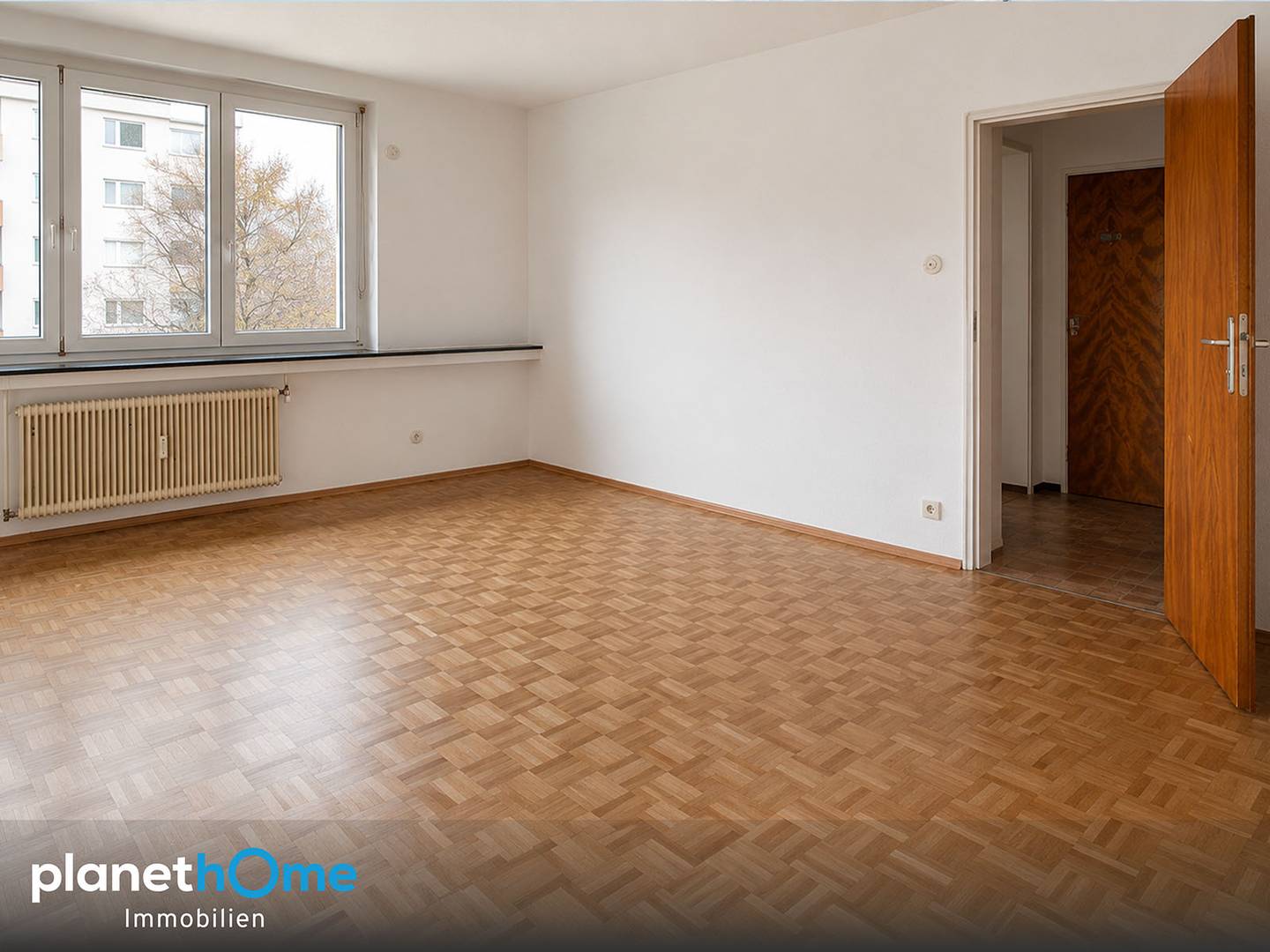 Well Maintained Apartment with Garage in Prime Location