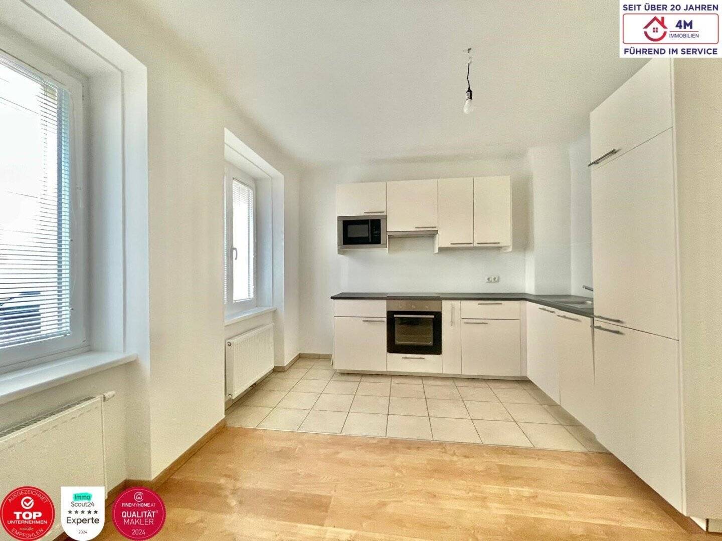 Sanierte Wohnung mit Gartenblick und Einbauküche