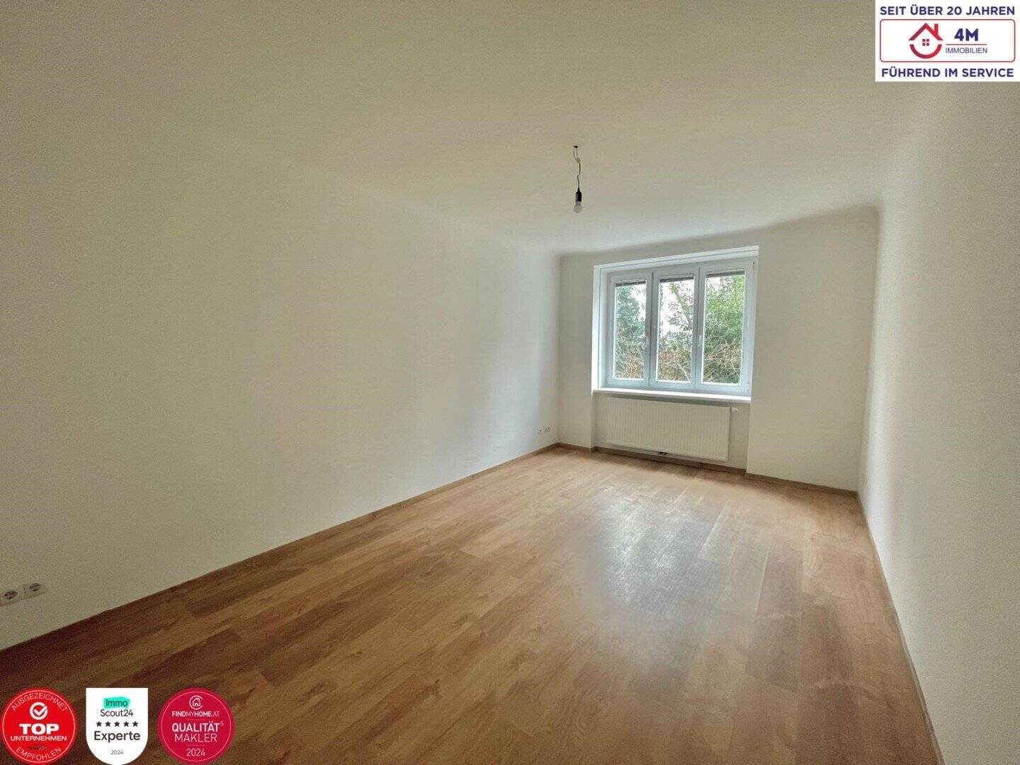 Sanierte Wohnung mit Gartenblick und Einbauküche