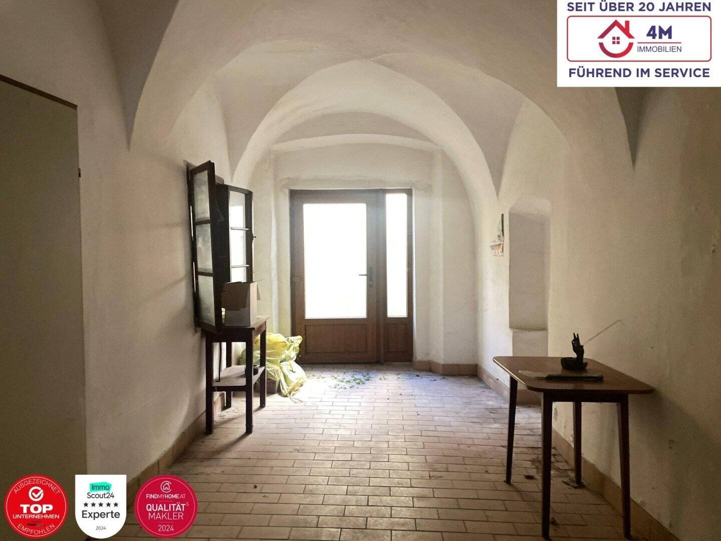 Baubewilligtes Mehrfamilienhaus mit Photovoltaik im Zentrum